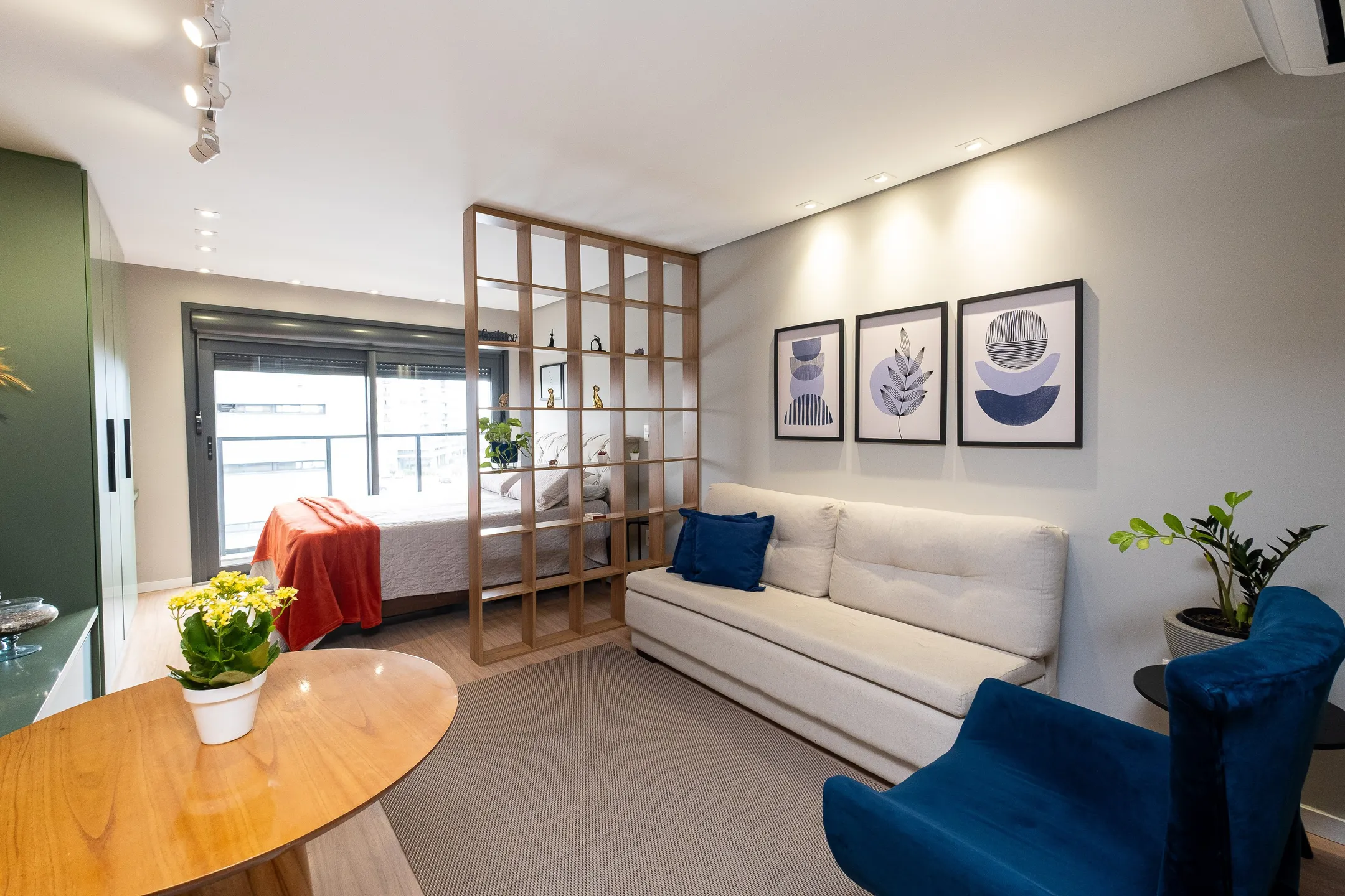 Apartamento mobiliado à venda no Inn, Parque Una - 35 m², 1 quarto, acabamentos de alto padrão e sacada com face Norte.